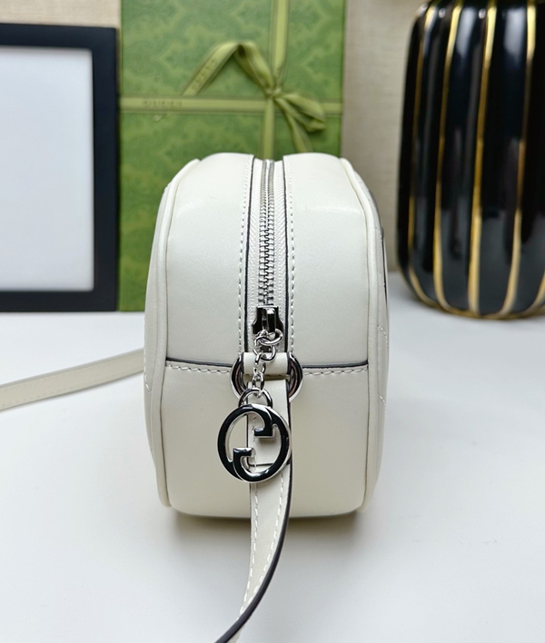 激安グッチバッグコピー着用イメージ